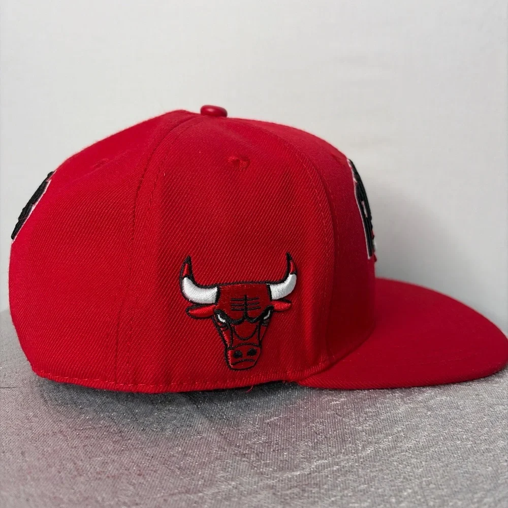 Chicago Bulls Pro Standard Red Snapback Hat – Premium NBA Licensed – New(B68)✨✨